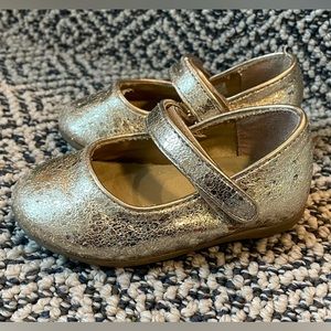 🎉 SOLD ON CP! EUC! 🎉 Sole play Shimmery Gold Size 4 Dress Shoe w/ Adj Straps